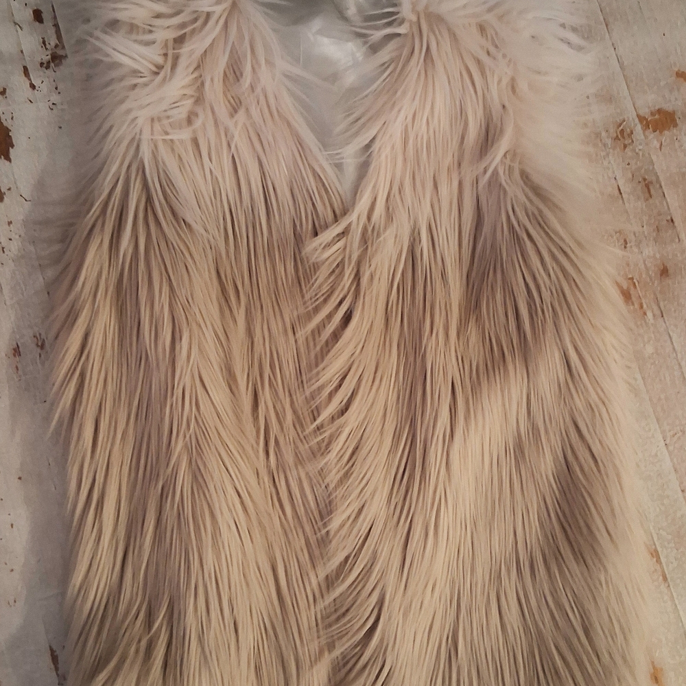Faux Fur Vest in Cream - Ombre